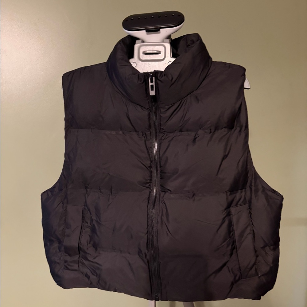 Women’ Black Puffer Vest